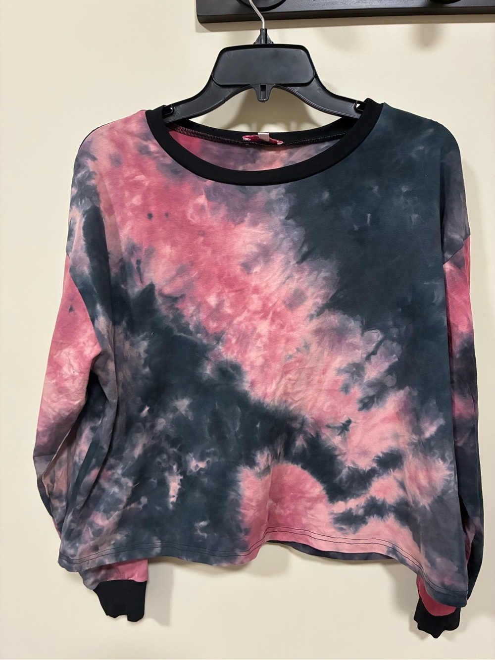 Pink Lily long sleeve cropped top small